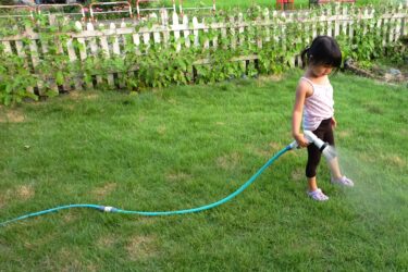 Diy 100均の人工芝をベランダに敷く方法と注意点を解説